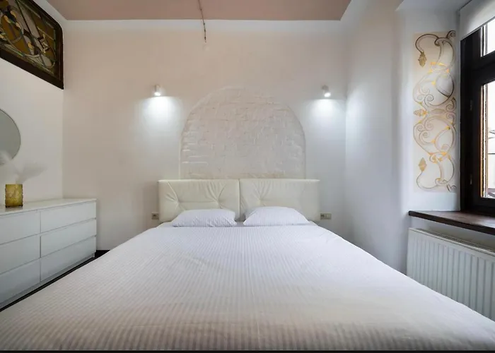 Apartamento Vidfort вірменська 14